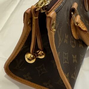 Authentic Louis Vuitton Monogram Popincort Triangle Gant / Like new condition